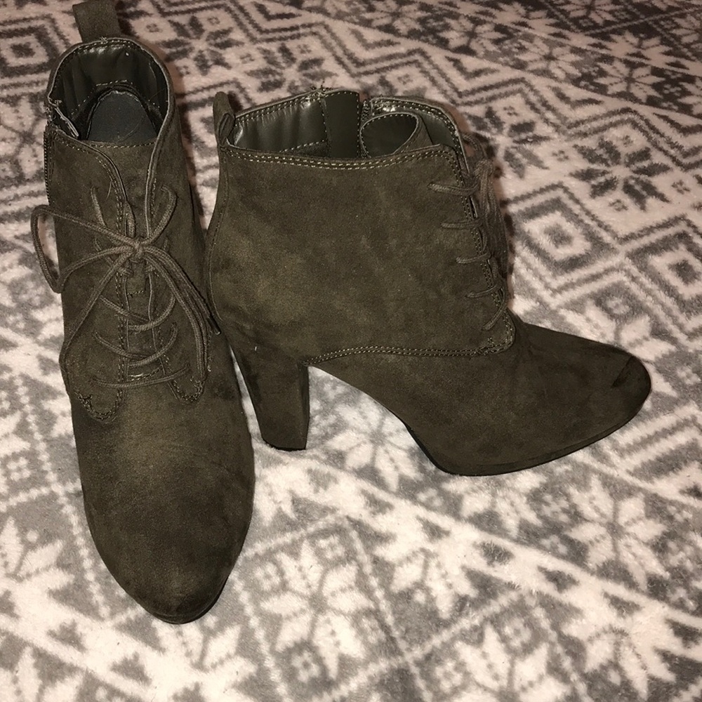 Shoes - Picture 2 of 3